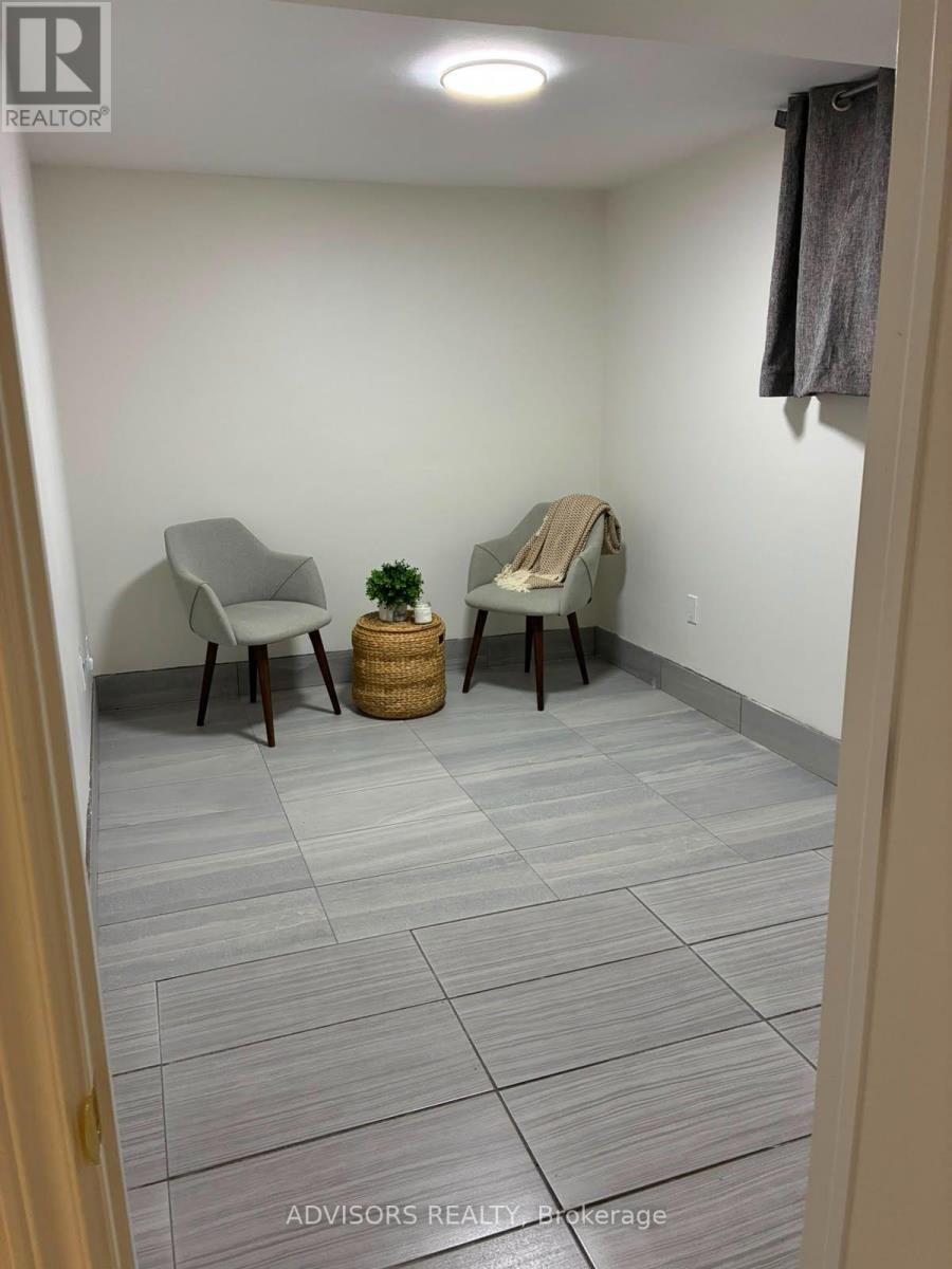 1470 Fisher Avenue, Burlington, ON - Indoor Photo Showing Other Room
