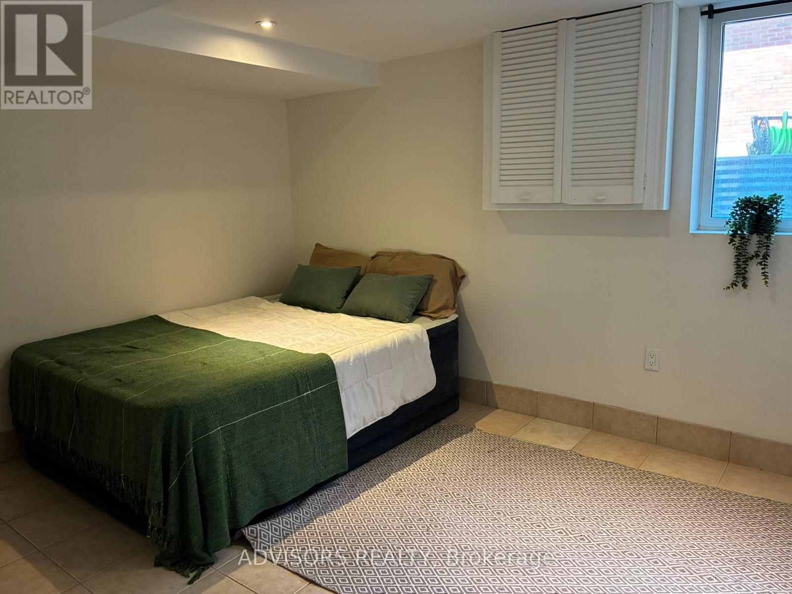 1470 Fisher Avenue, Burlington, ON - Indoor Photo Showing Bedroom