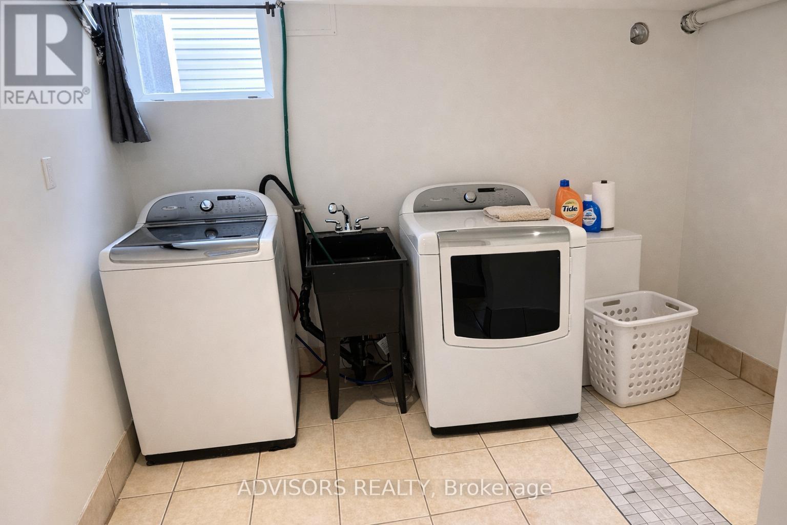 1470 Fisher Avenue, Burlington, ON - Indoor Photo Showing Laundry Room