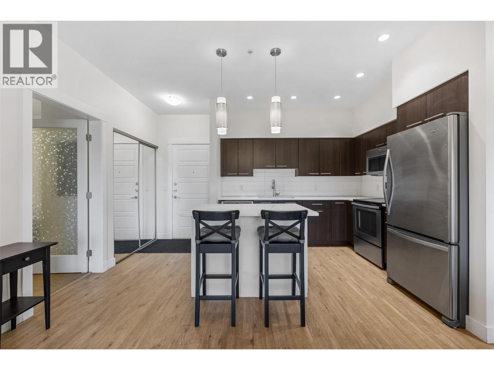 985 Academy Way Unit# 104, Kelowna, BC - Indoor Photo Showing Kitchen With Upgraded Kitchen
