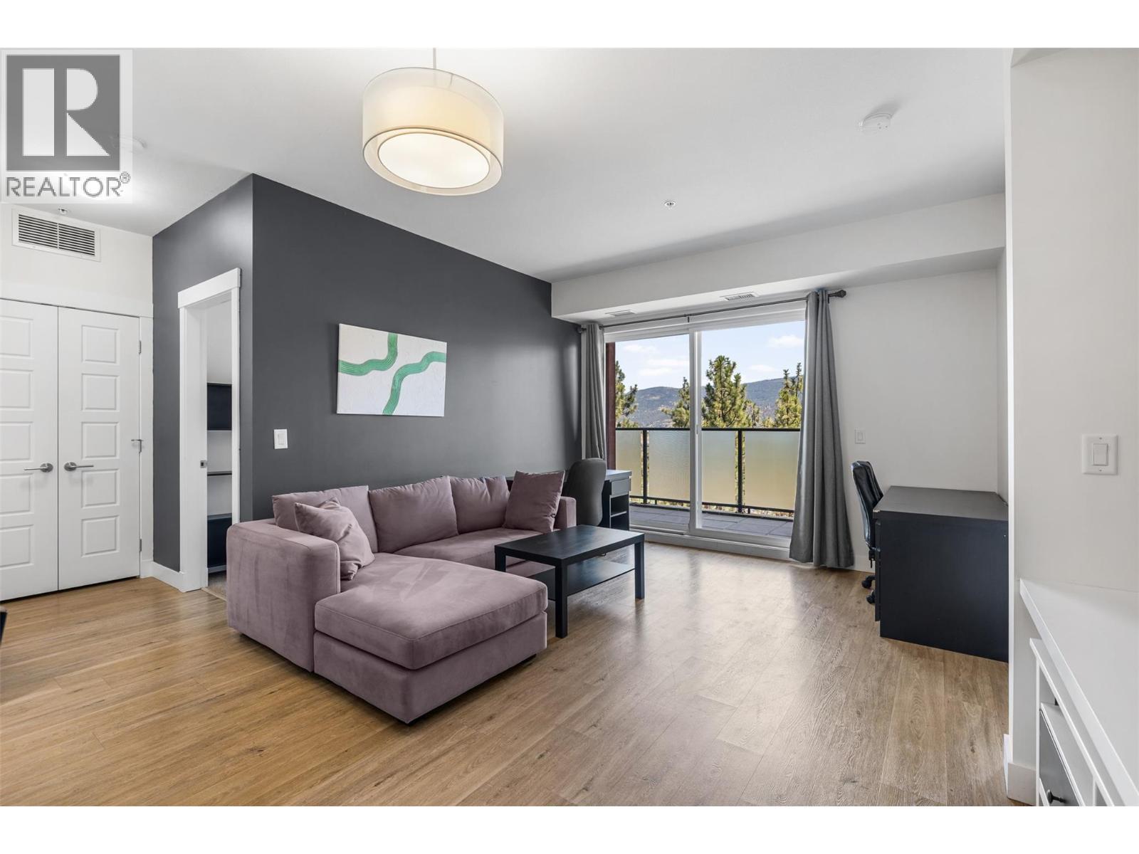 985 Academy Way Unit# 104, Kelowna, BC - Indoor Photo Showing Living Room