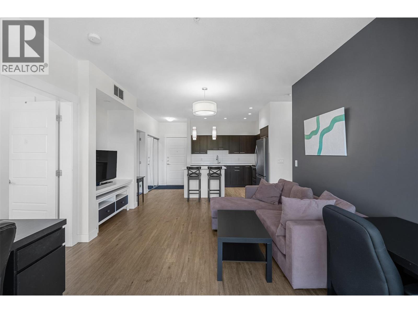 985 Academy Way Unit# 104, Kelowna, BC - Indoor Photo Showing Living Room