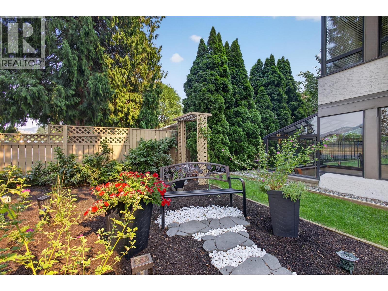 1229 Bernard Avenue Unit# 102, Kelowna, BC - Outdoor