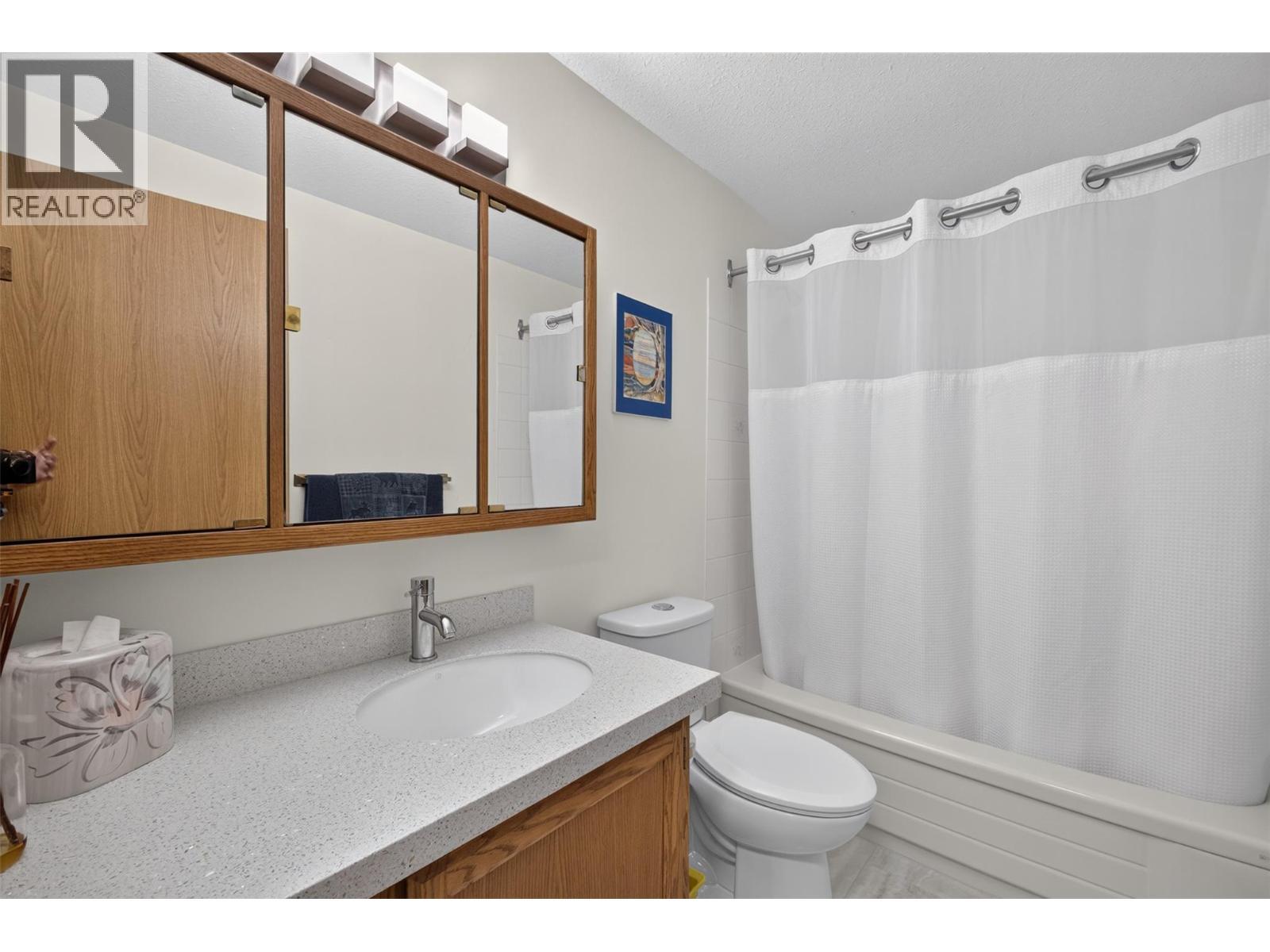 1229 Bernard Avenue Unit# 102, Kelowna, BC - Indoor Photo Showing Bathroom