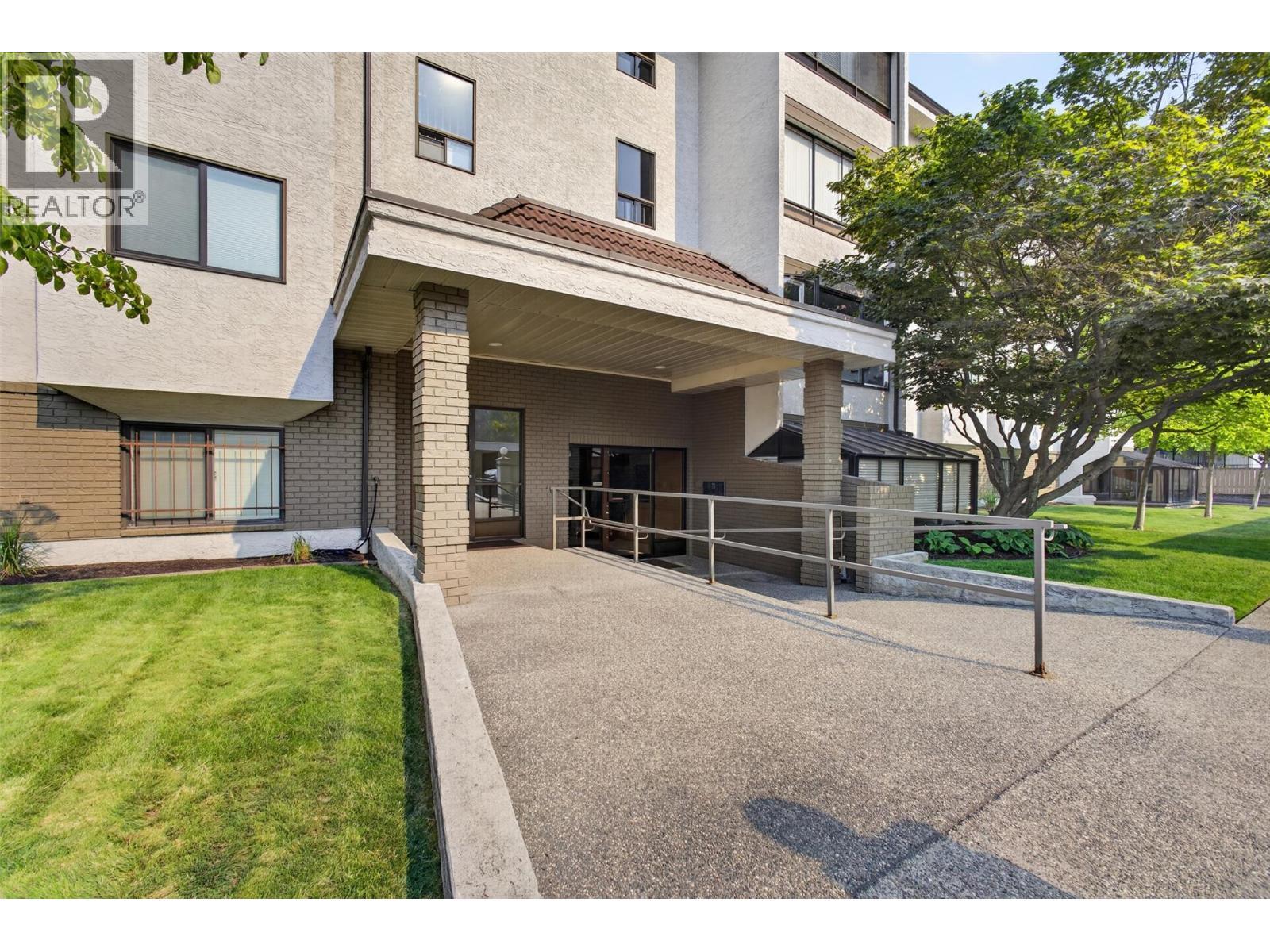 1229 Bernard Avenue Unit# 102, Kelowna, BC - Outdoor