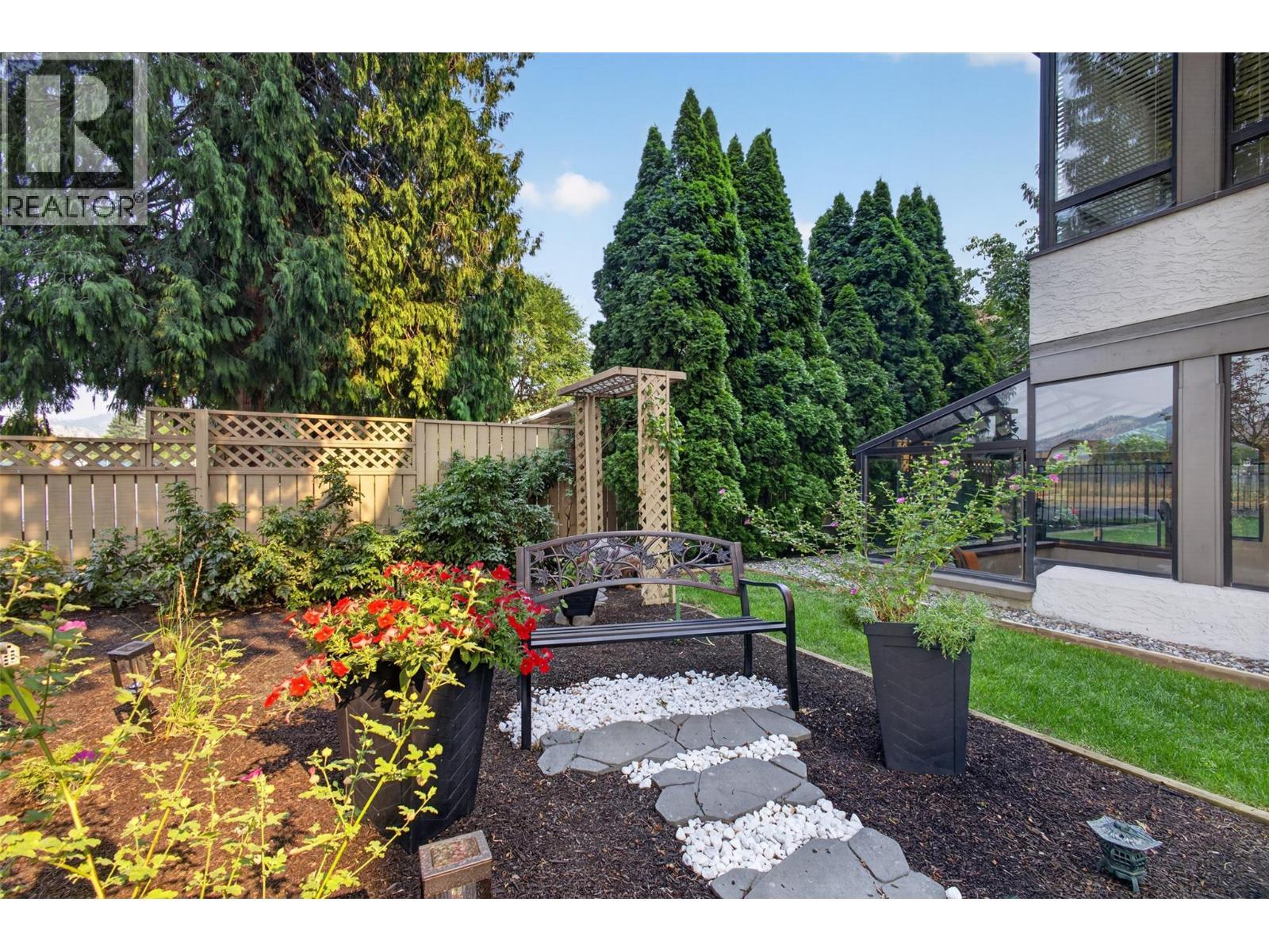 1229 Bernard Avenue Unit# 102, Kelowna, BC - Outdoor
