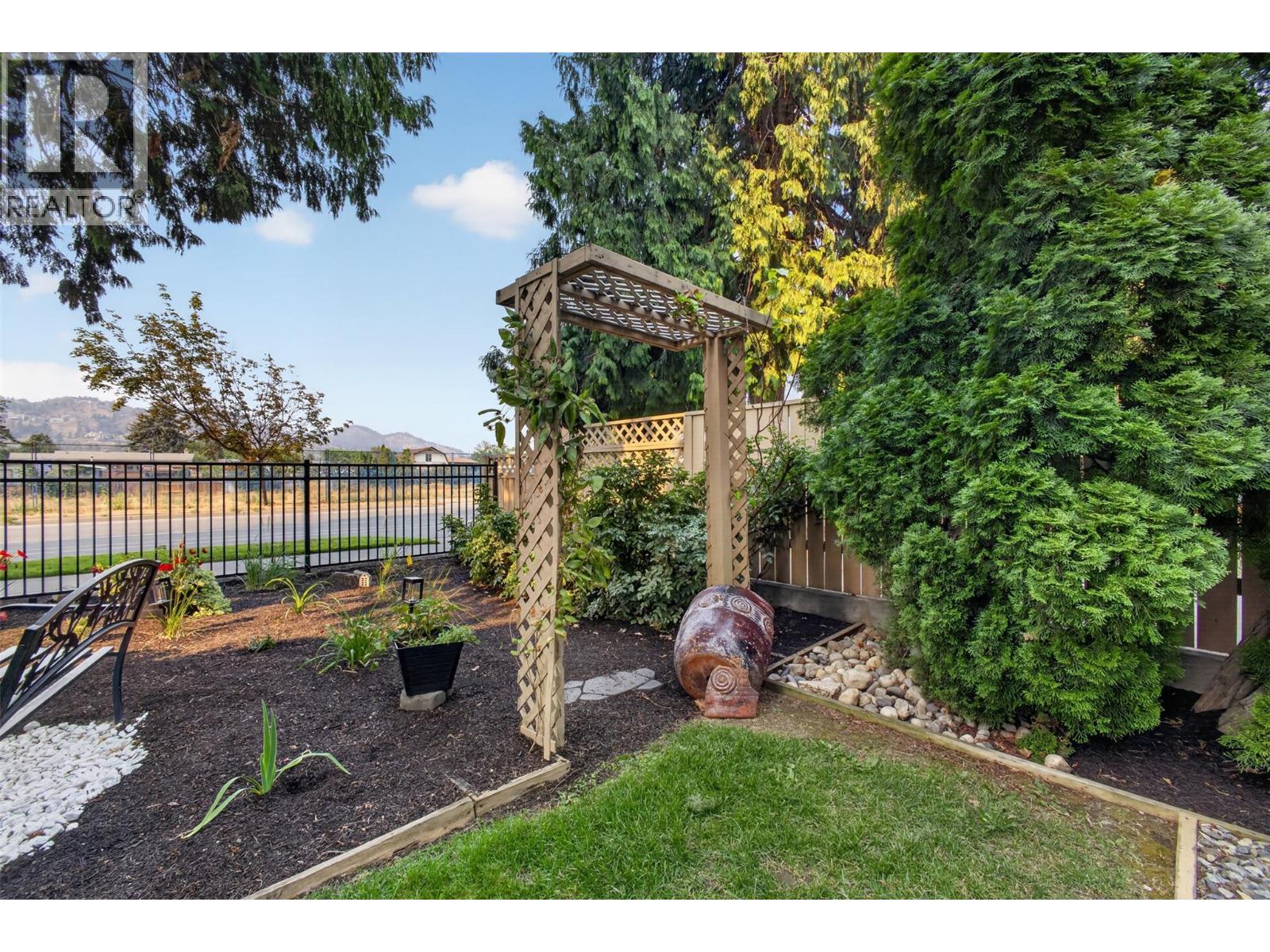 1229 Bernard Avenue Unit# 102, Kelowna, BC - Outdoor