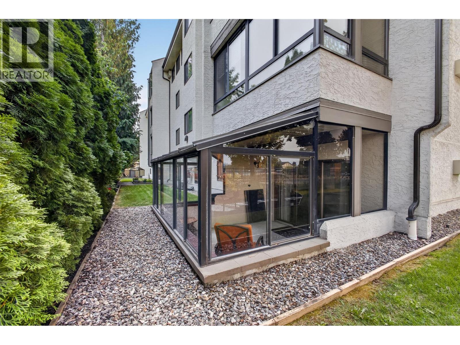 1229 Bernard Avenue Unit# 102, Kelowna, BC - Outdoor