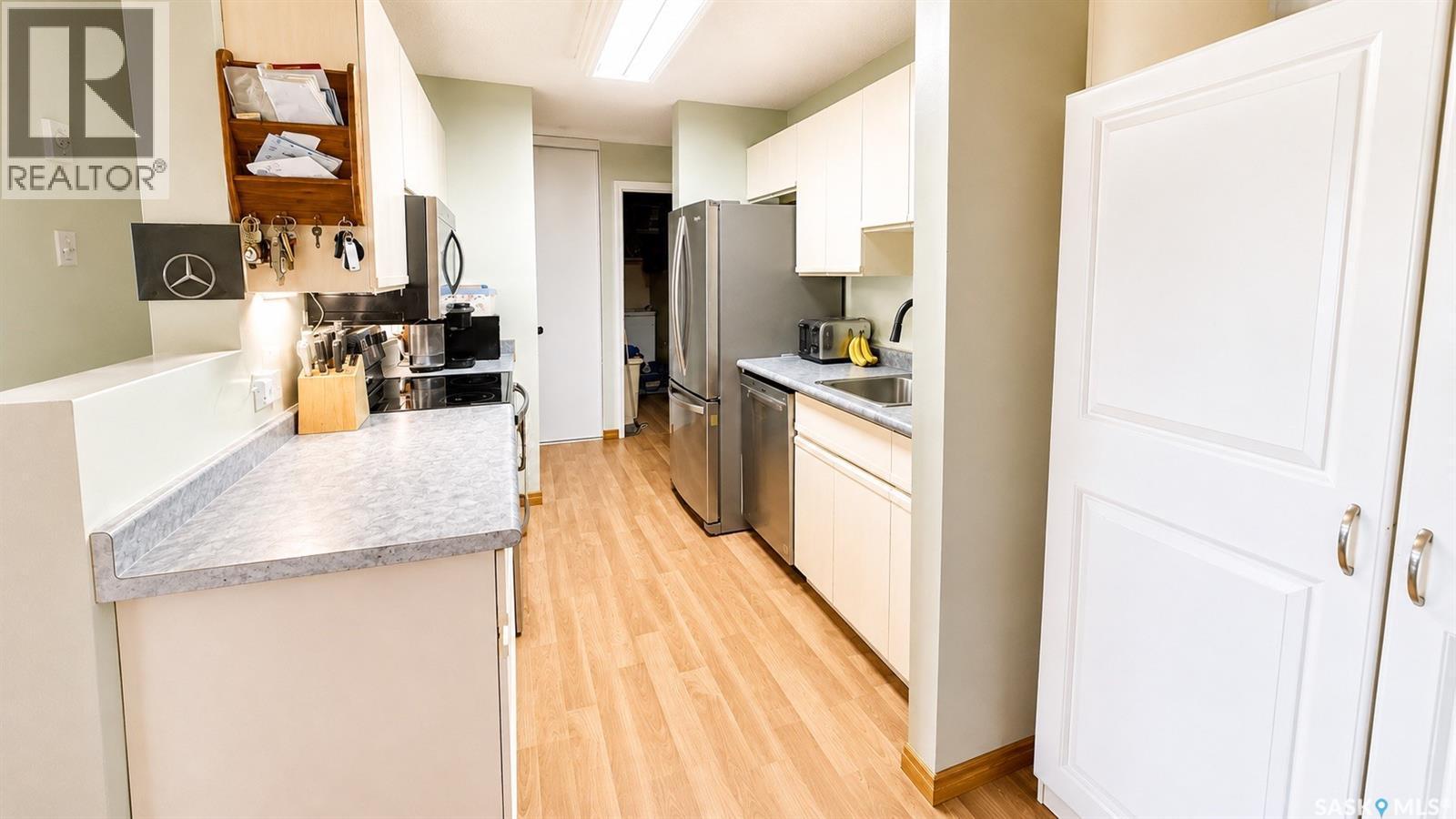 216 3420 Park Street, Regina, SK - Indoor Photo Showing Kitchen
