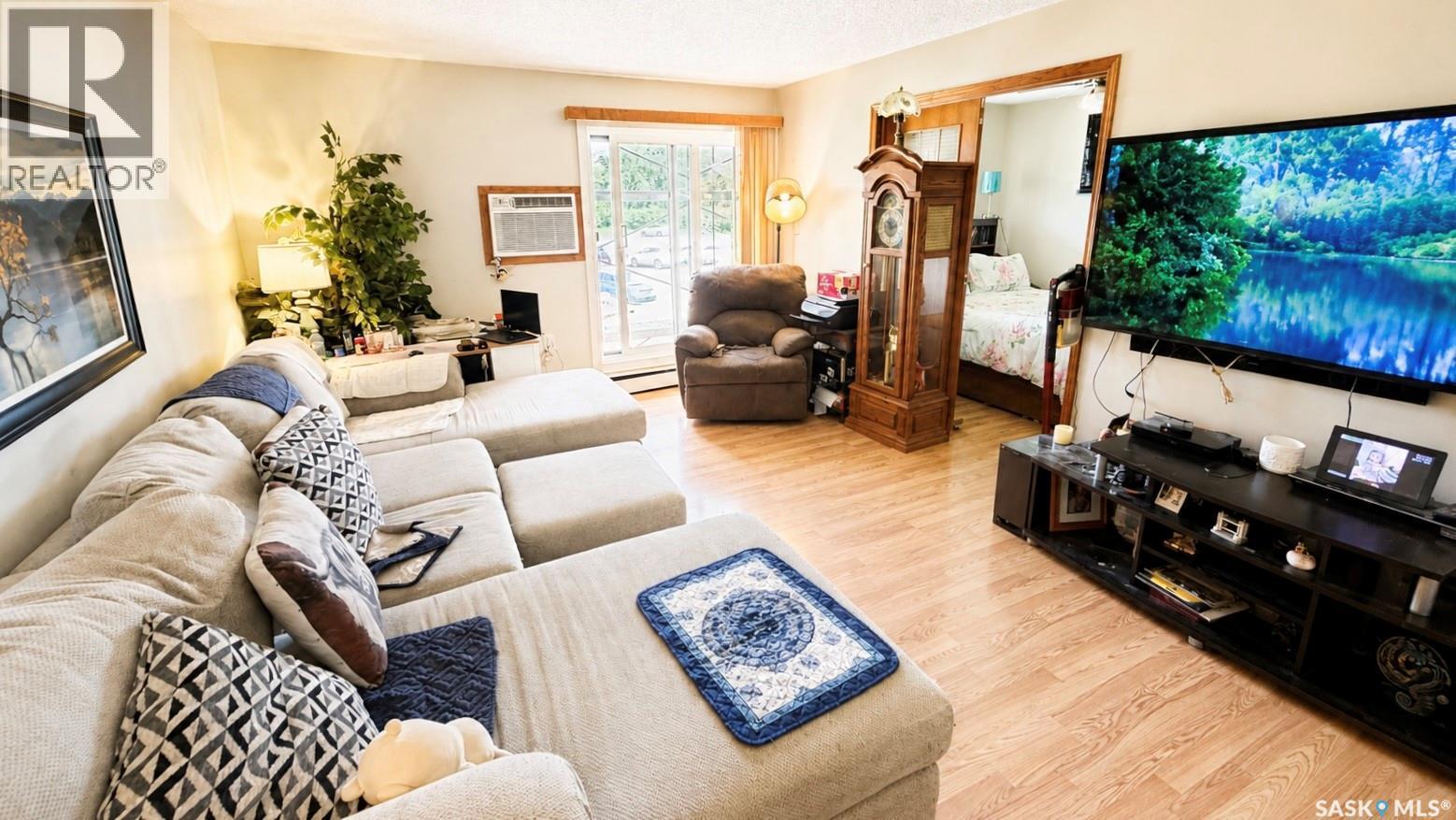 216 3420 Park Street, Regina, SK - Indoor Photo Showing Living Room