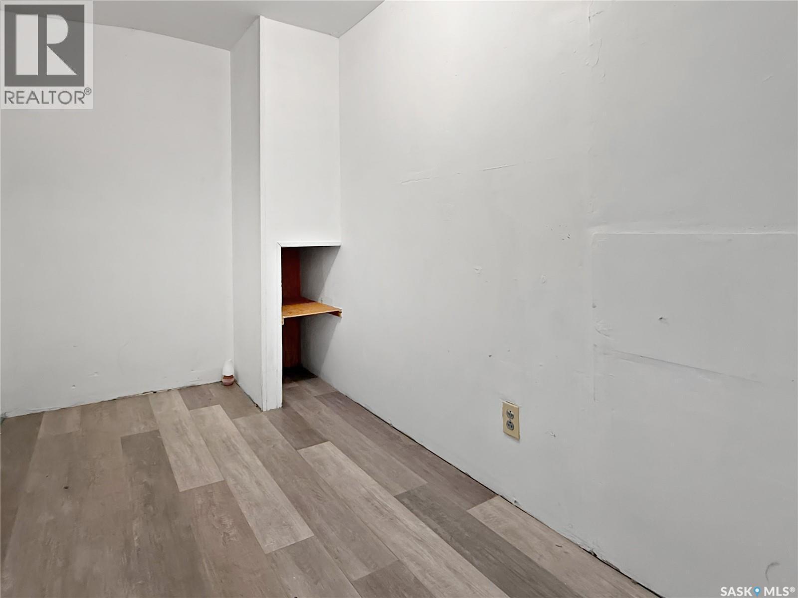 359 6Th Avenue Se, Swift Current, SK - Indoor Photo Showing Other Room
