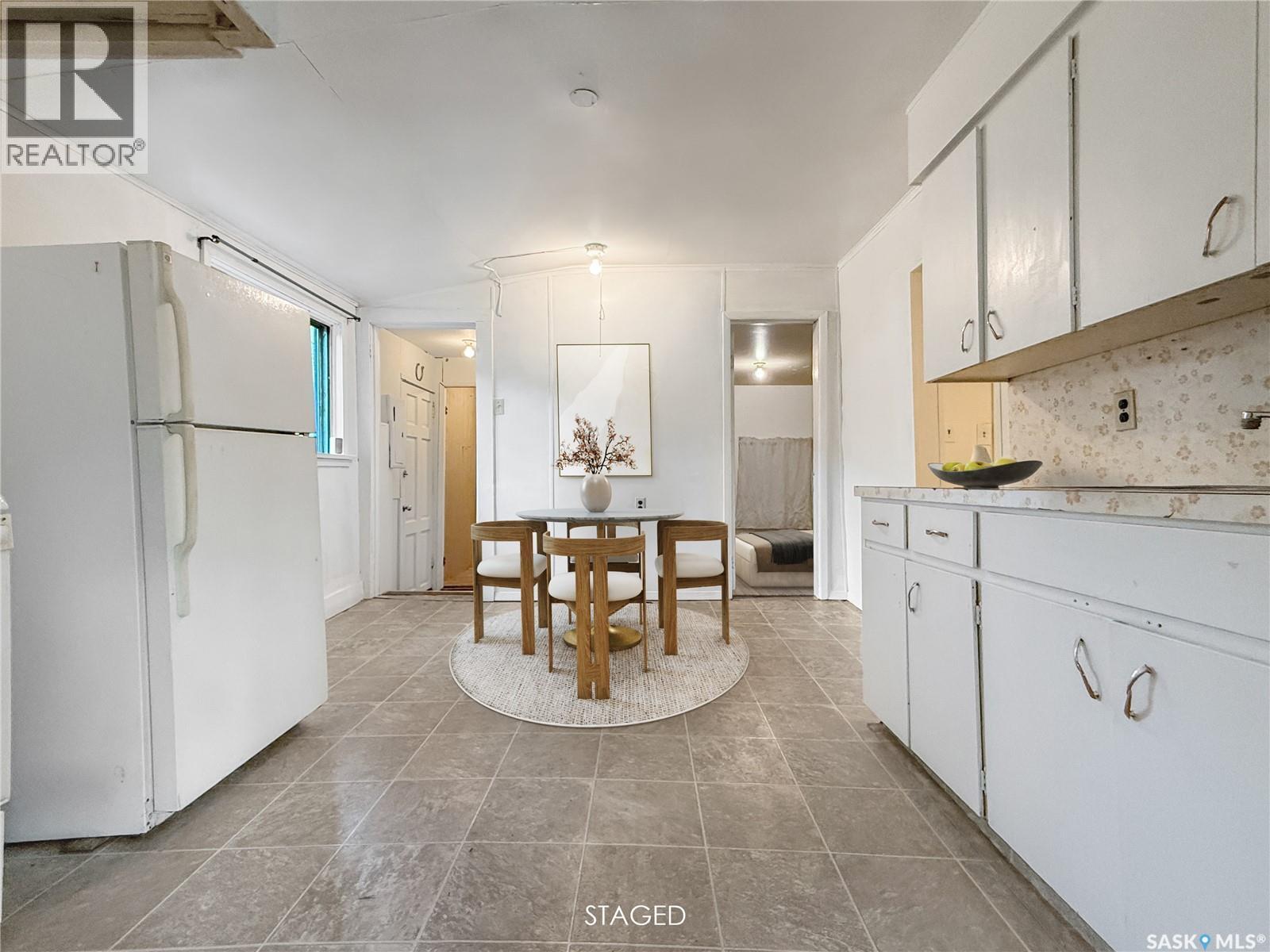 359 6Th Avenue Se, Swift Current, SK - Indoor Photo Showing Other Room