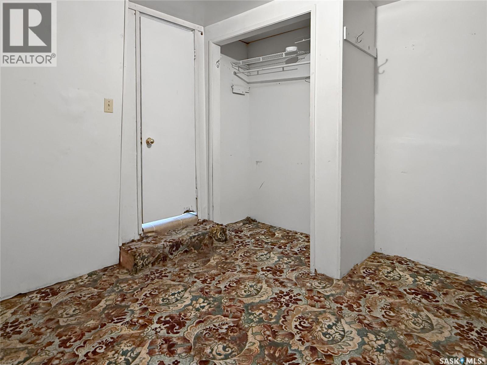 359 6Th Avenue Se, Swift Current, SK - Indoor Photo Showing Other Room