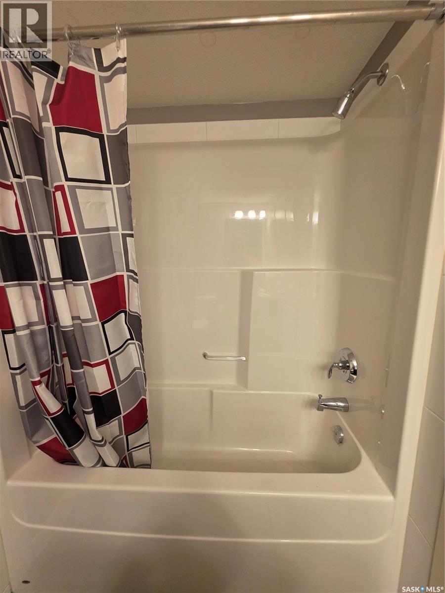 110 306 Petterson Drive, Estevan, SK - Indoor Photo Showing Bathroom