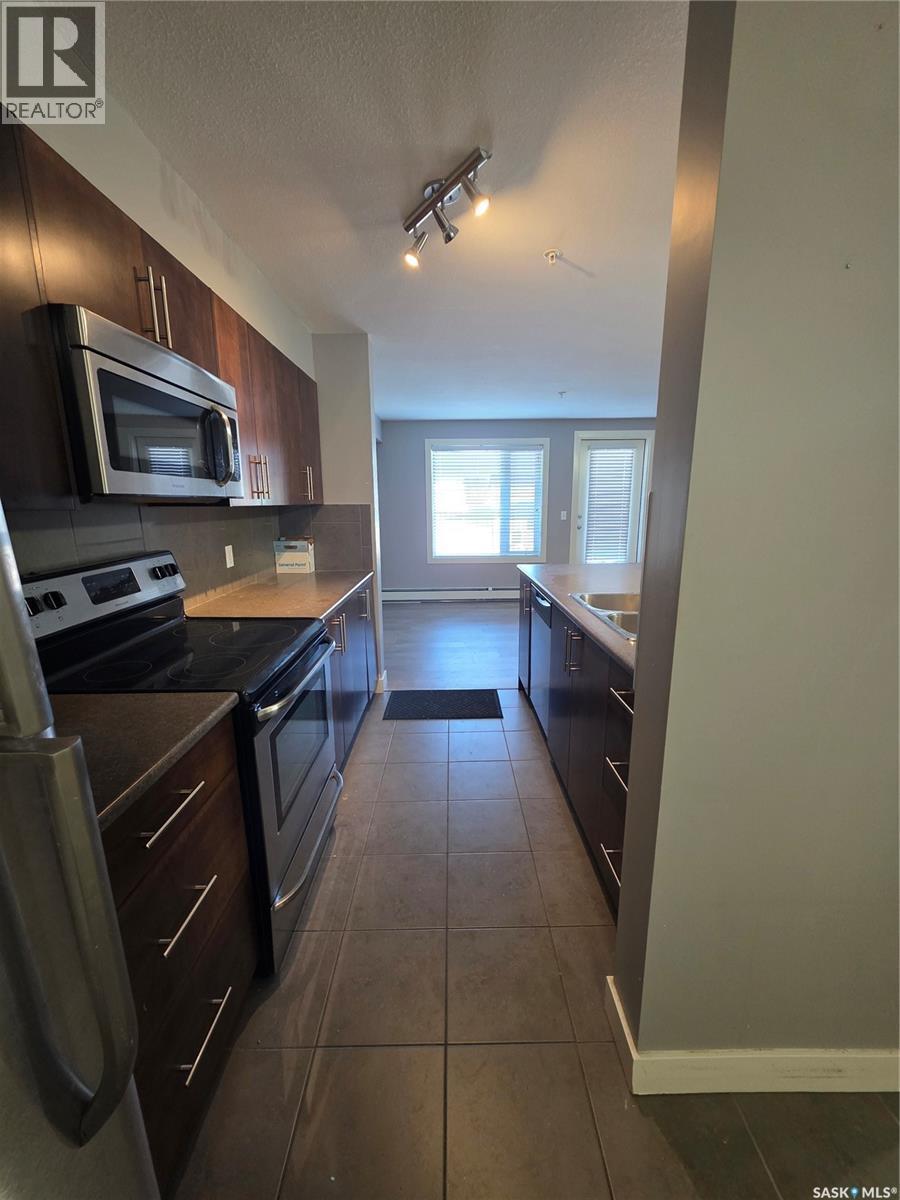 110 306 Petterson Drive, Estevan, SK - Indoor Photo Showing Kitchen