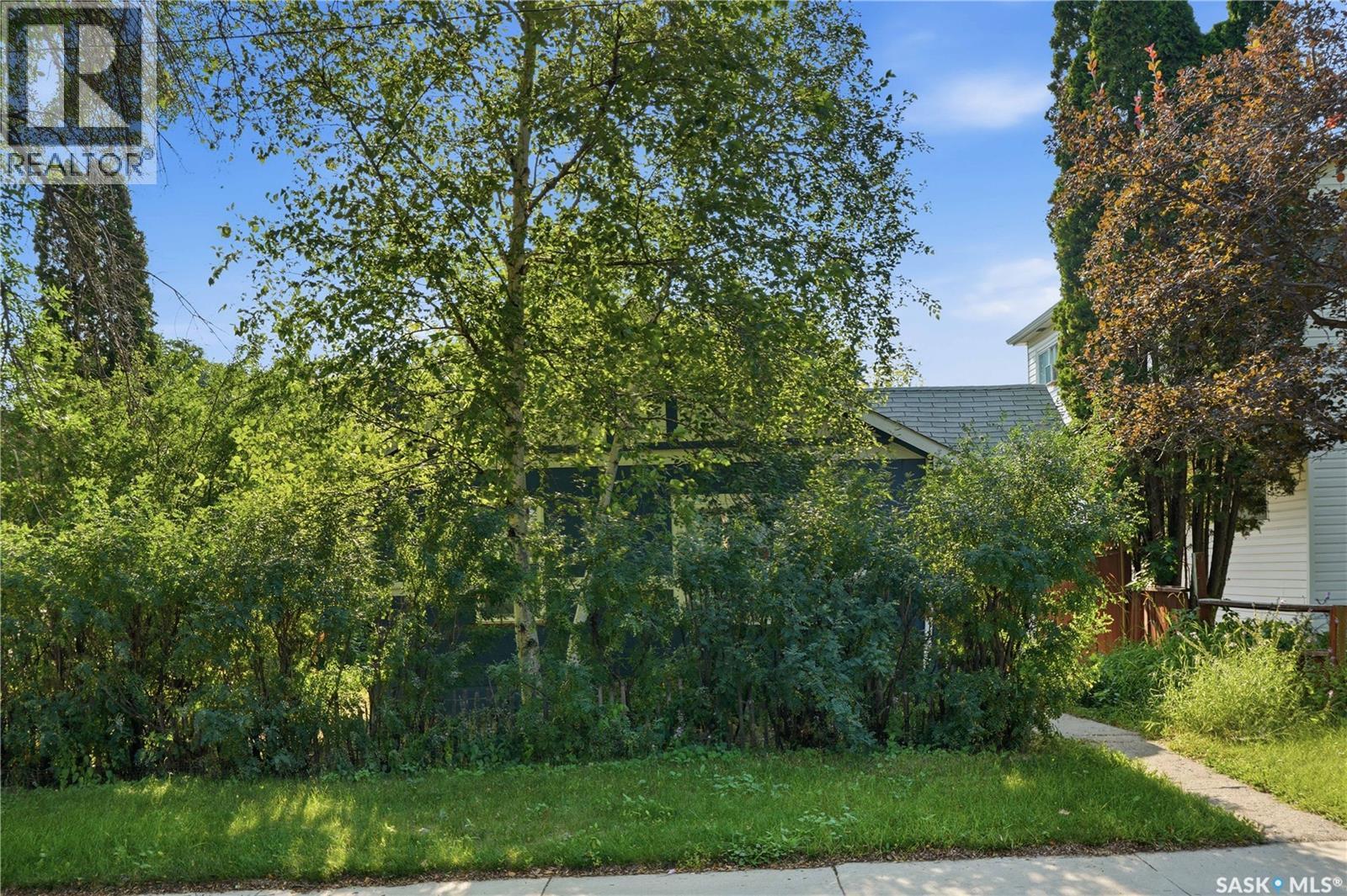 1015 J Avenue N, Saskatoon, SK - Outdoor