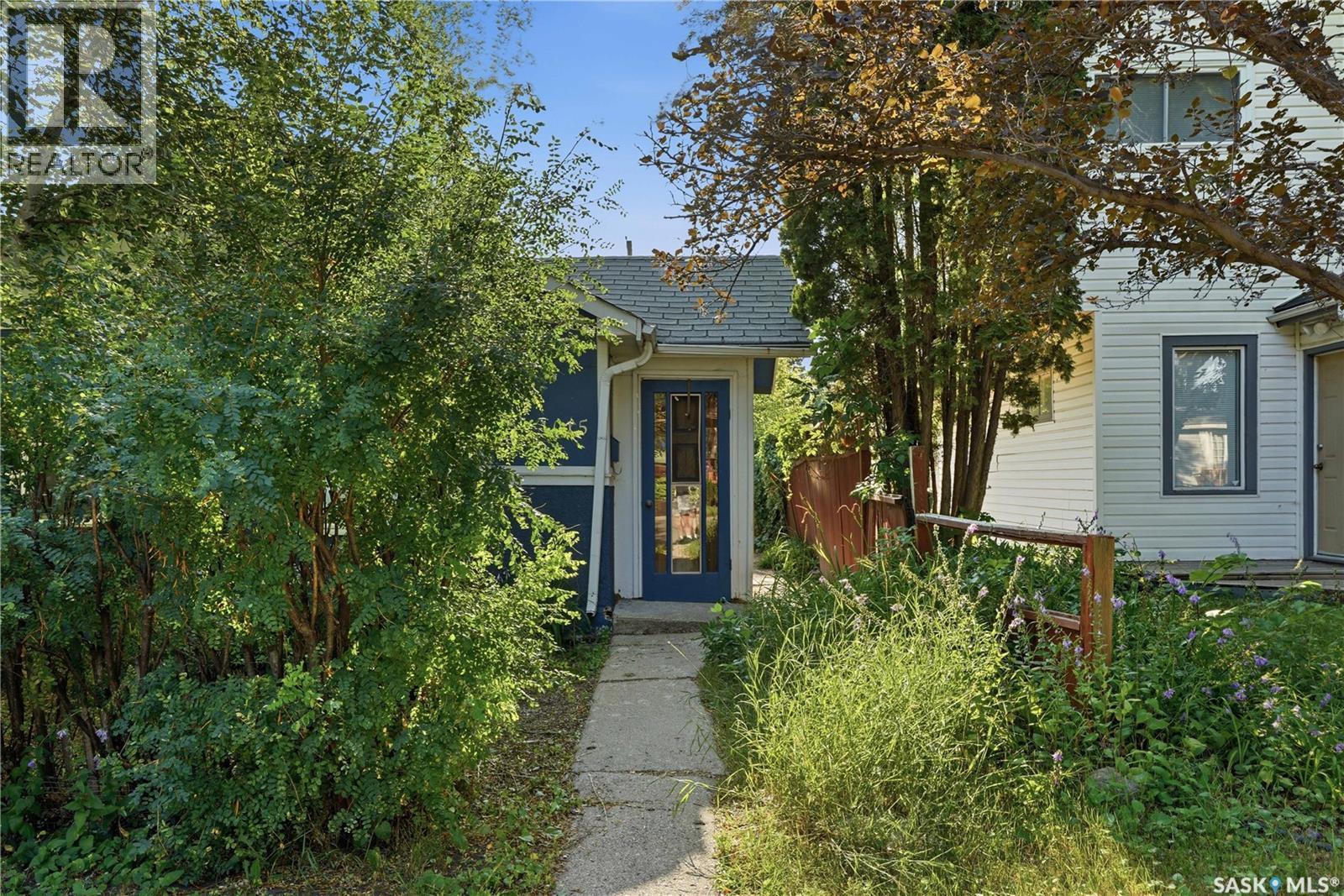 1015 J Avenue N, Saskatoon, SK - Outdoor