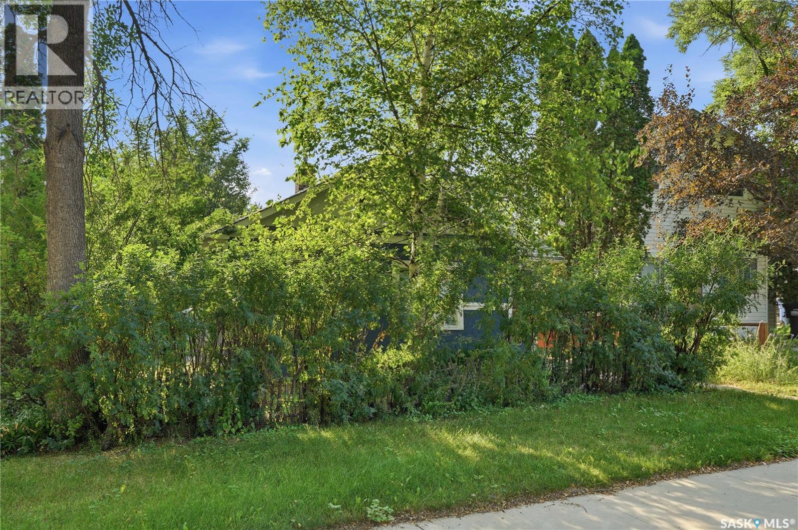 1015 J Avenue N, Saskatoon, SK - Outdoor