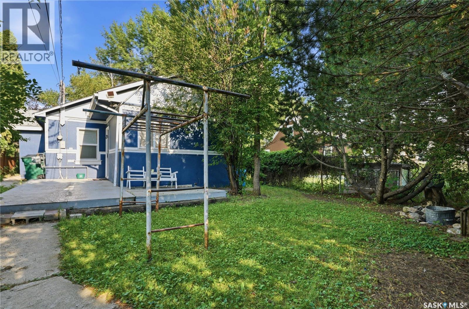 1015 J Avenue N, Saskatoon, SK - Outdoor