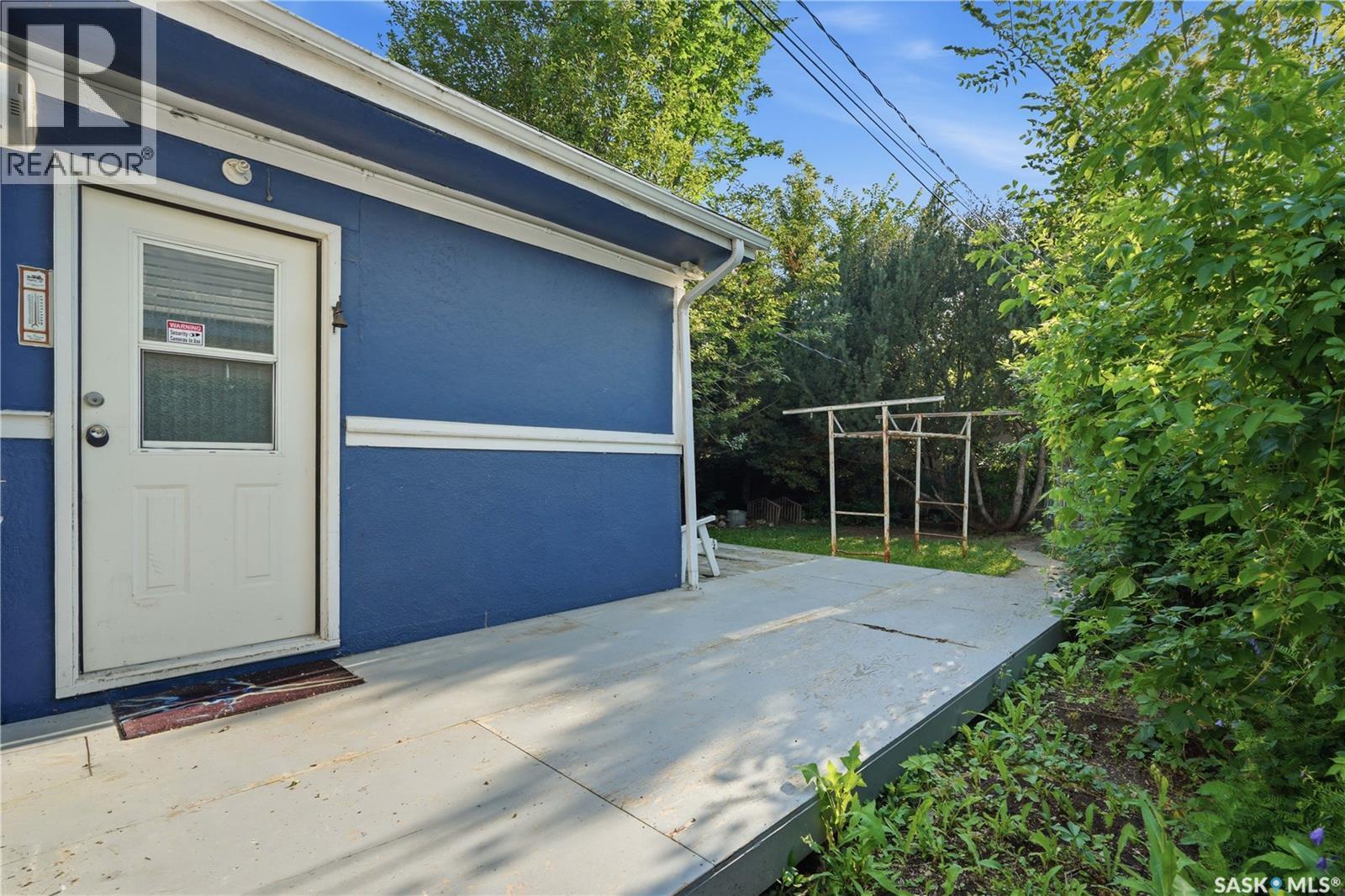 1015 J Avenue N, Saskatoon, SK - Outdoor