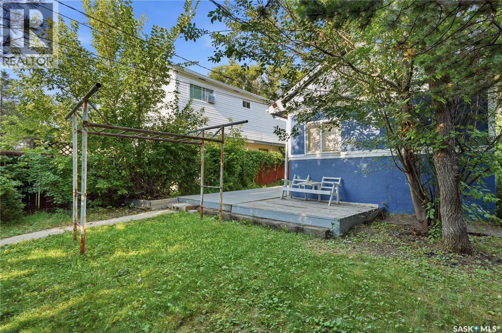 1015 J Avenue N, Saskatoon, SK - Outdoor