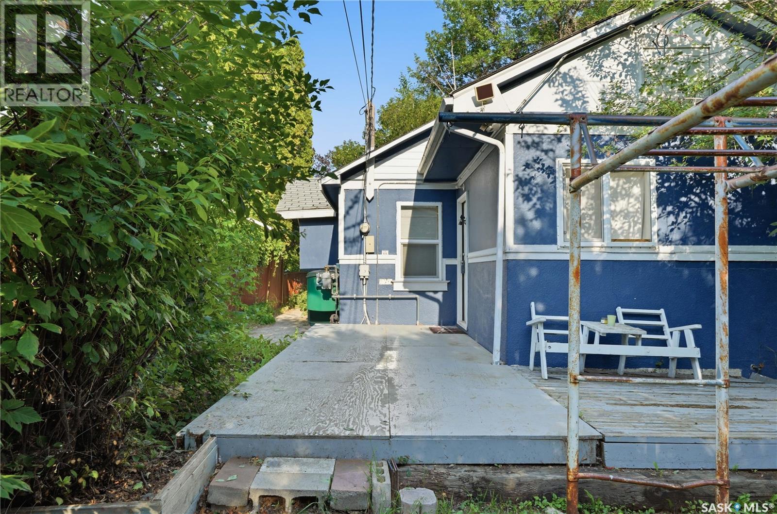 1015 J Avenue N, Saskatoon, SK - Outdoor