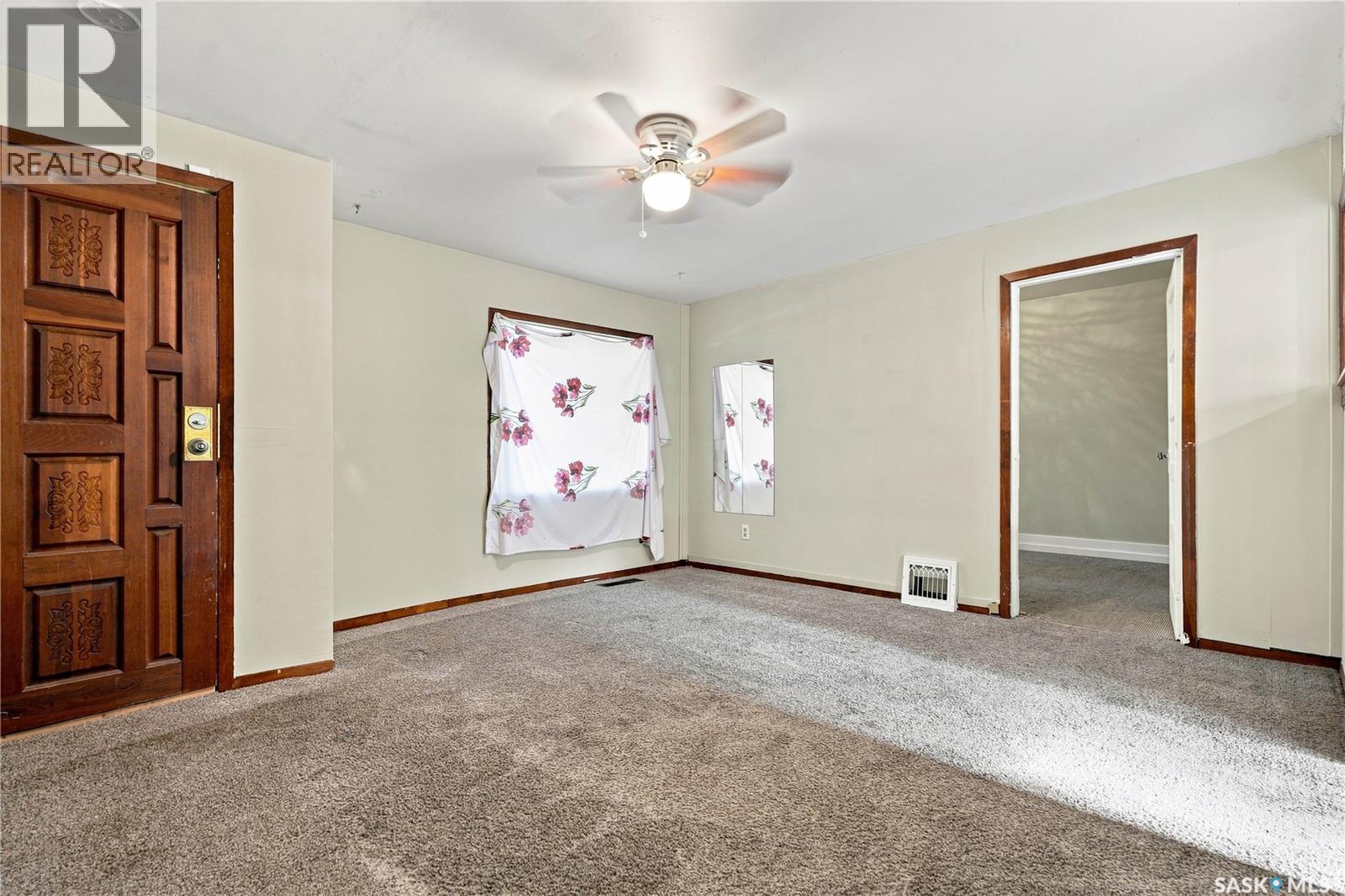 1015 J Avenue N, Saskatoon, SK - Indoor Photo Showing Other Room