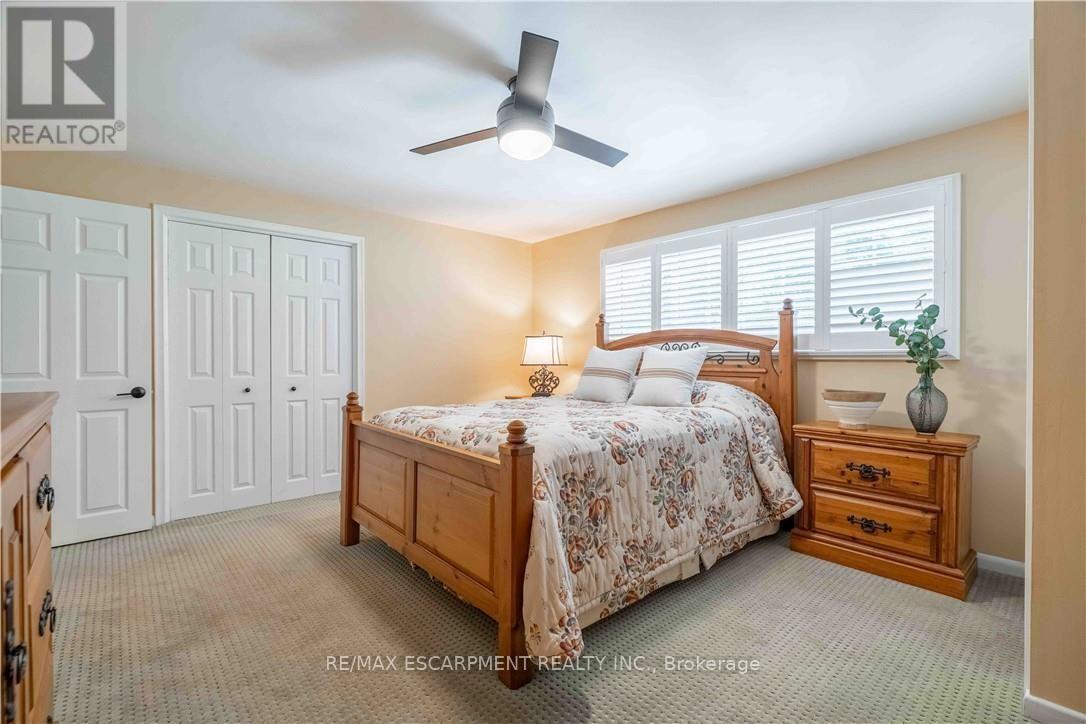 138 Judith Crescent, Hamilton, ON - Indoor Photo Showing Bedroom