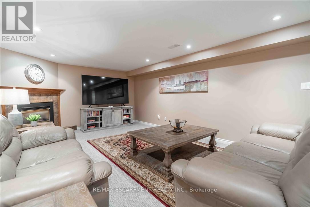 138 Judith Crescent, Hamilton, ON - Indoor With Fireplace