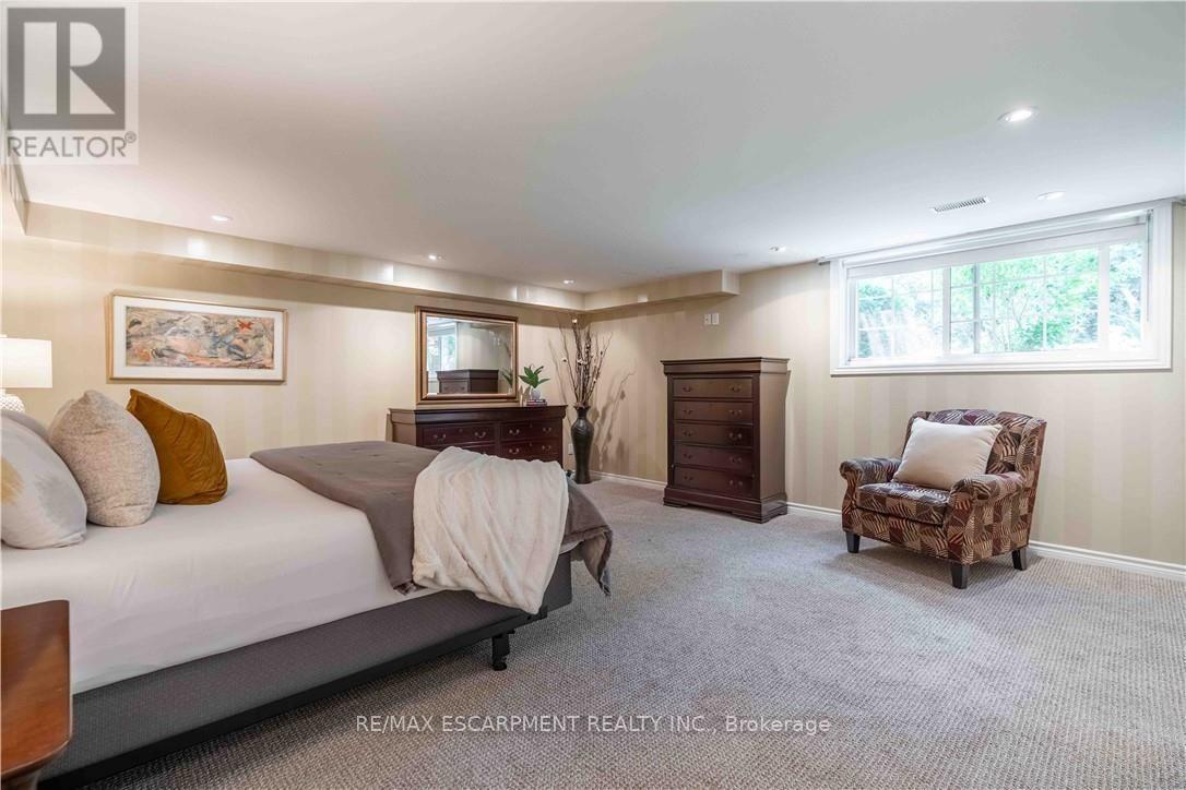 138 Judith Crescent, Hamilton, ON - Indoor Photo Showing Bedroom