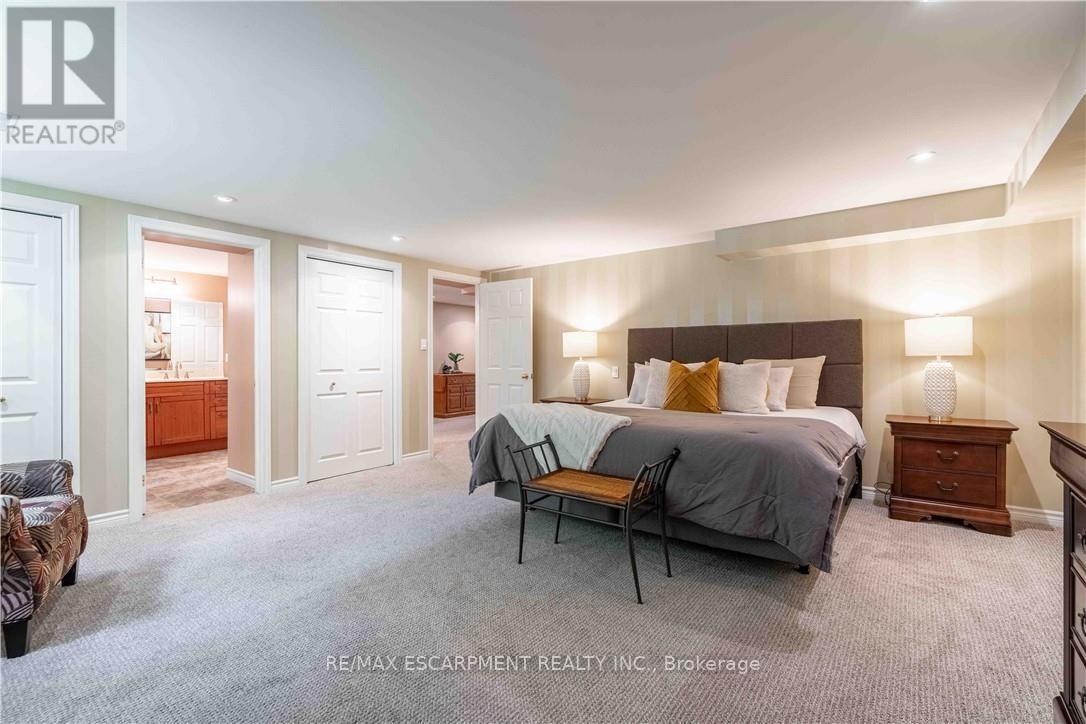 138 Judith Crescent, Hamilton, ON - Indoor Photo Showing Bedroom