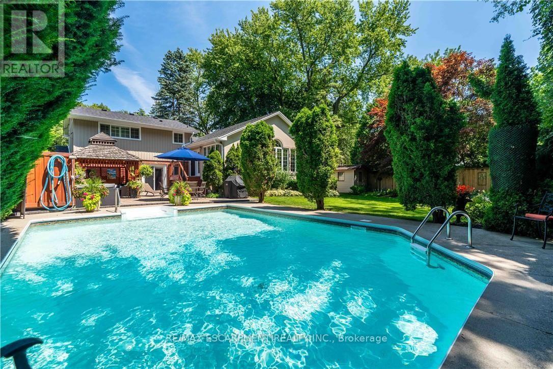 138 Judith Crescent, Hamilton, ON - Outdoor With In Ground Pool With Backyard