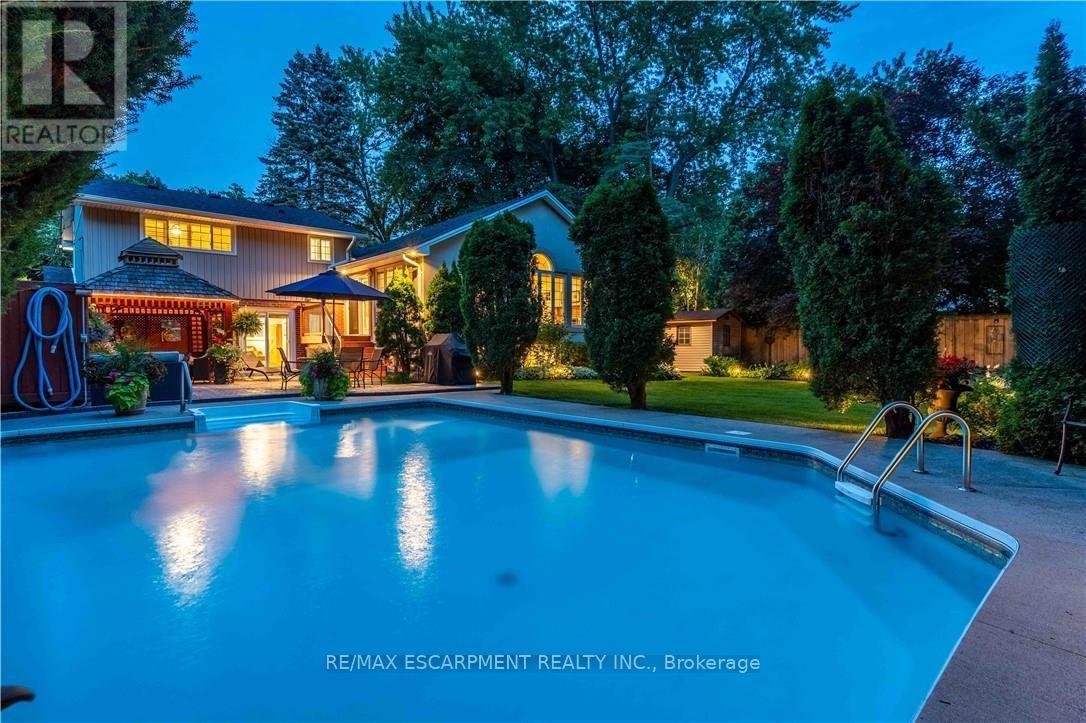 138 Judith Crescent, Hamilton, ON - Outdoor With In Ground Pool With Backyard