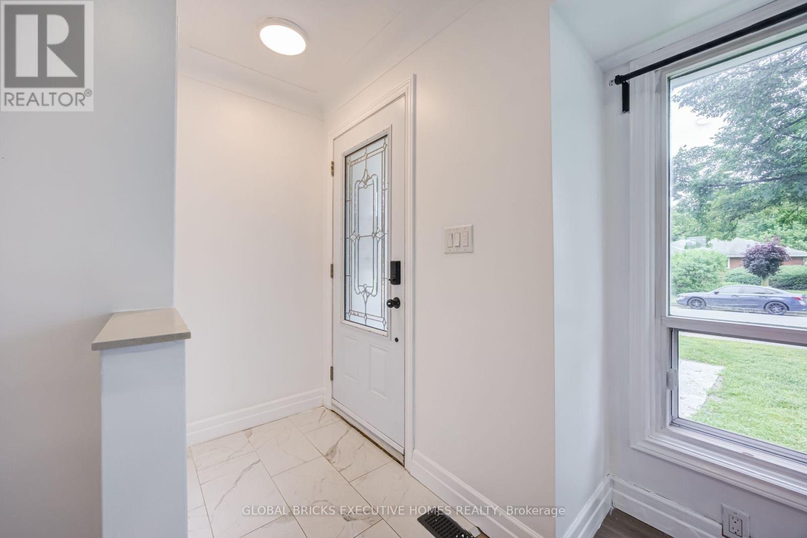 100 Lauris Avenue, Cambridge, ON - Indoor Photo Showing Other Room