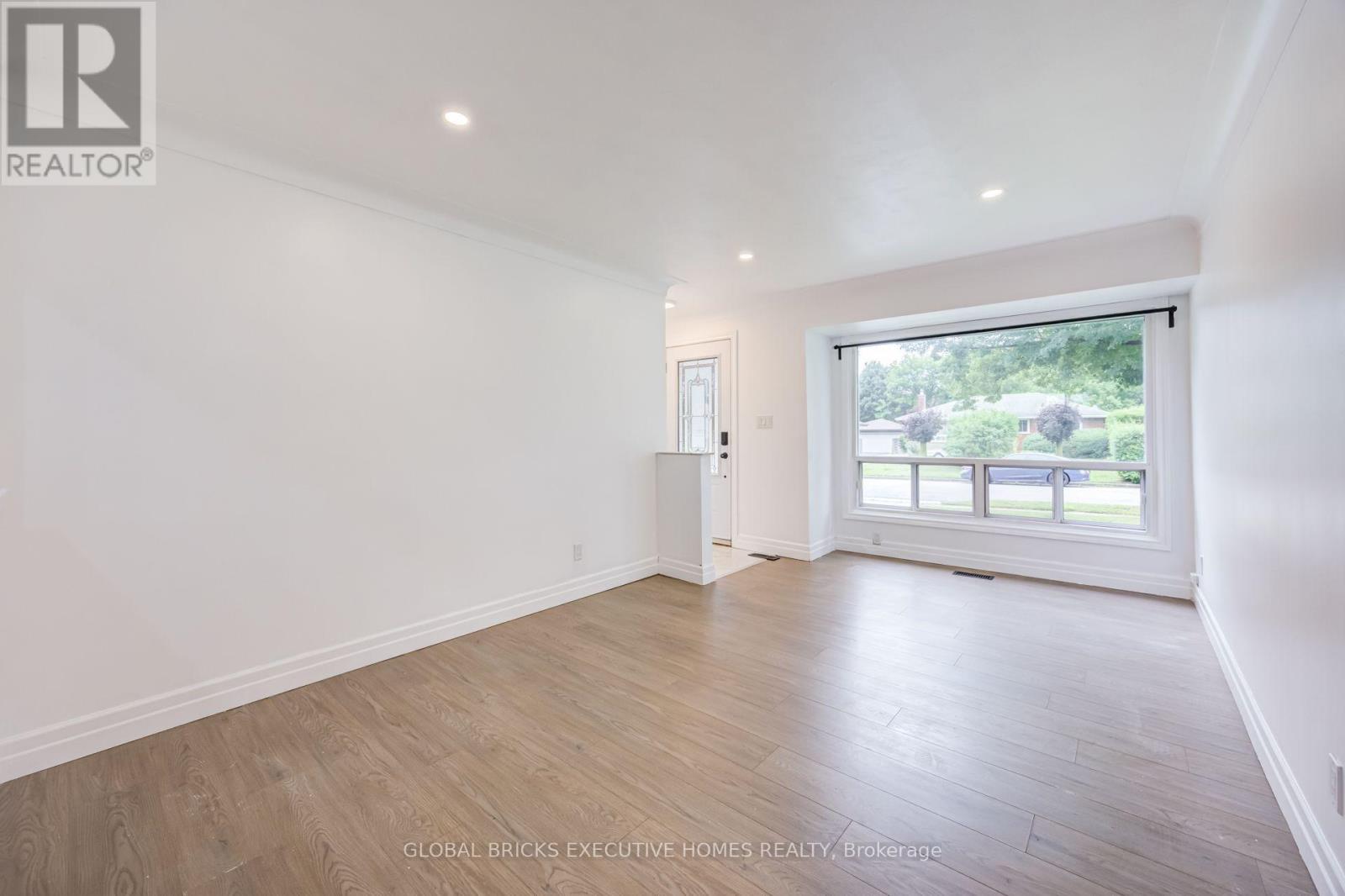 100 Lauris Avenue, Cambridge, ON - Indoor Photo Showing Other Room