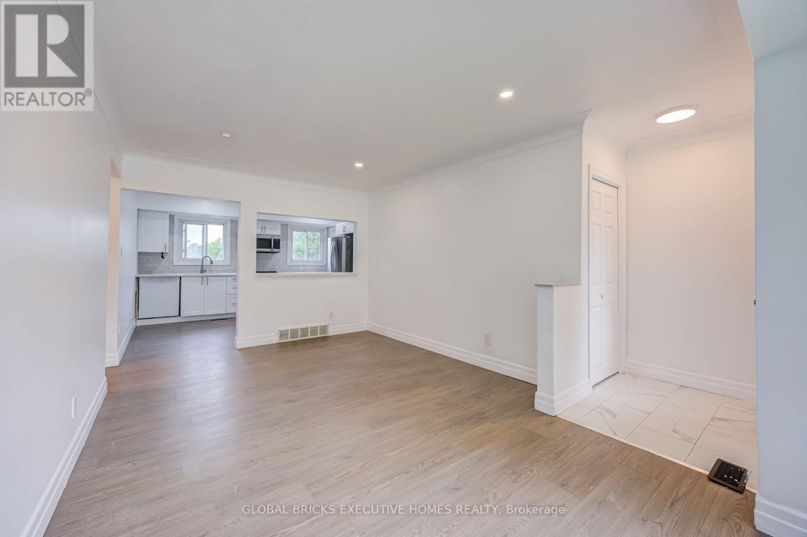 100 Lauris Avenue, Cambridge, ON - Indoor Photo Showing Other Room