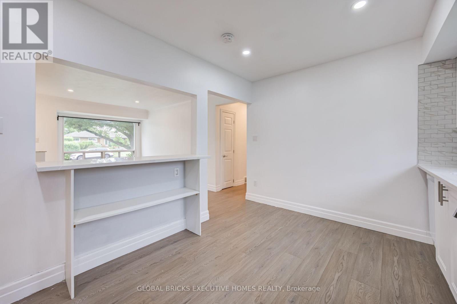 100 Lauris Avenue, Cambridge, ON - Indoor Photo Showing Other Room