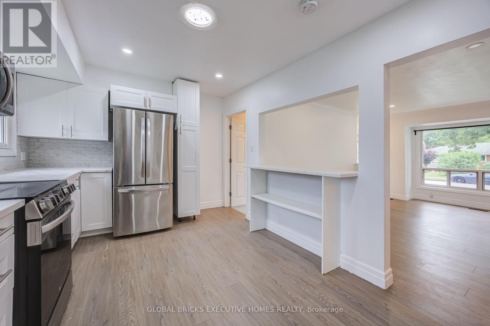 100 Lauris Avenue, Cambridge, ON - Indoor Photo Showing Kitchen With Stainless Steel Kitchen