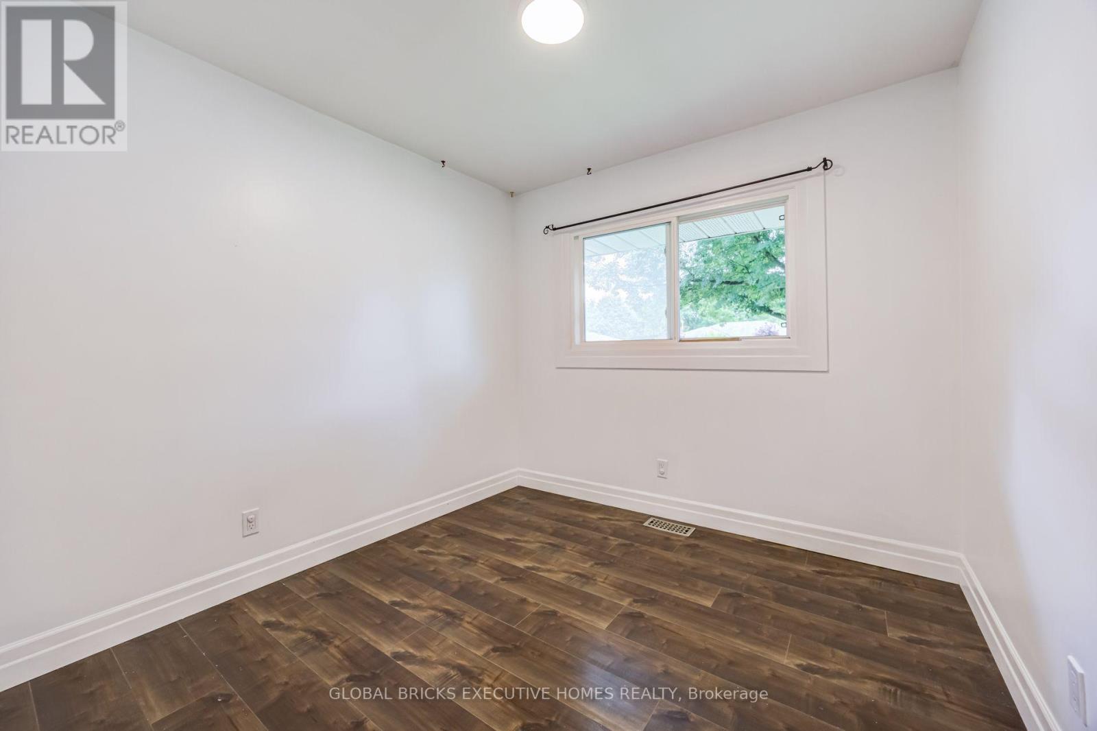 100 Lauris Avenue, Cambridge, ON - Indoor Photo Showing Other Room