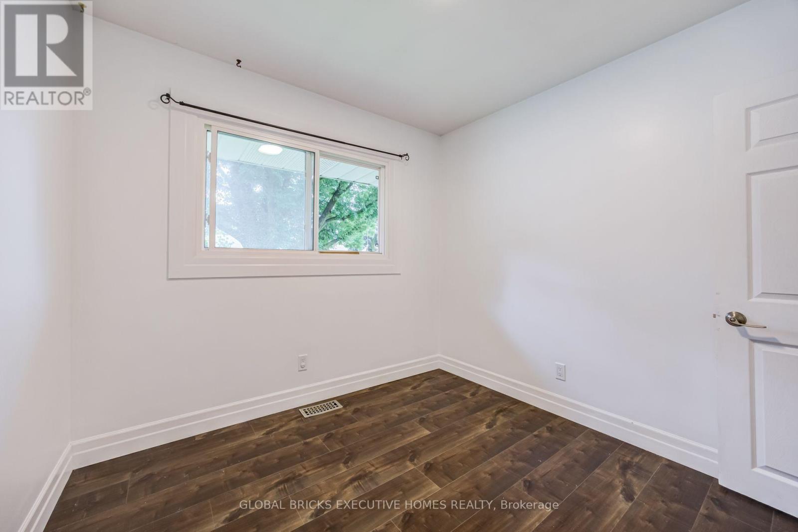 100 Lauris Avenue, Cambridge, ON - Indoor Photo Showing Other Room