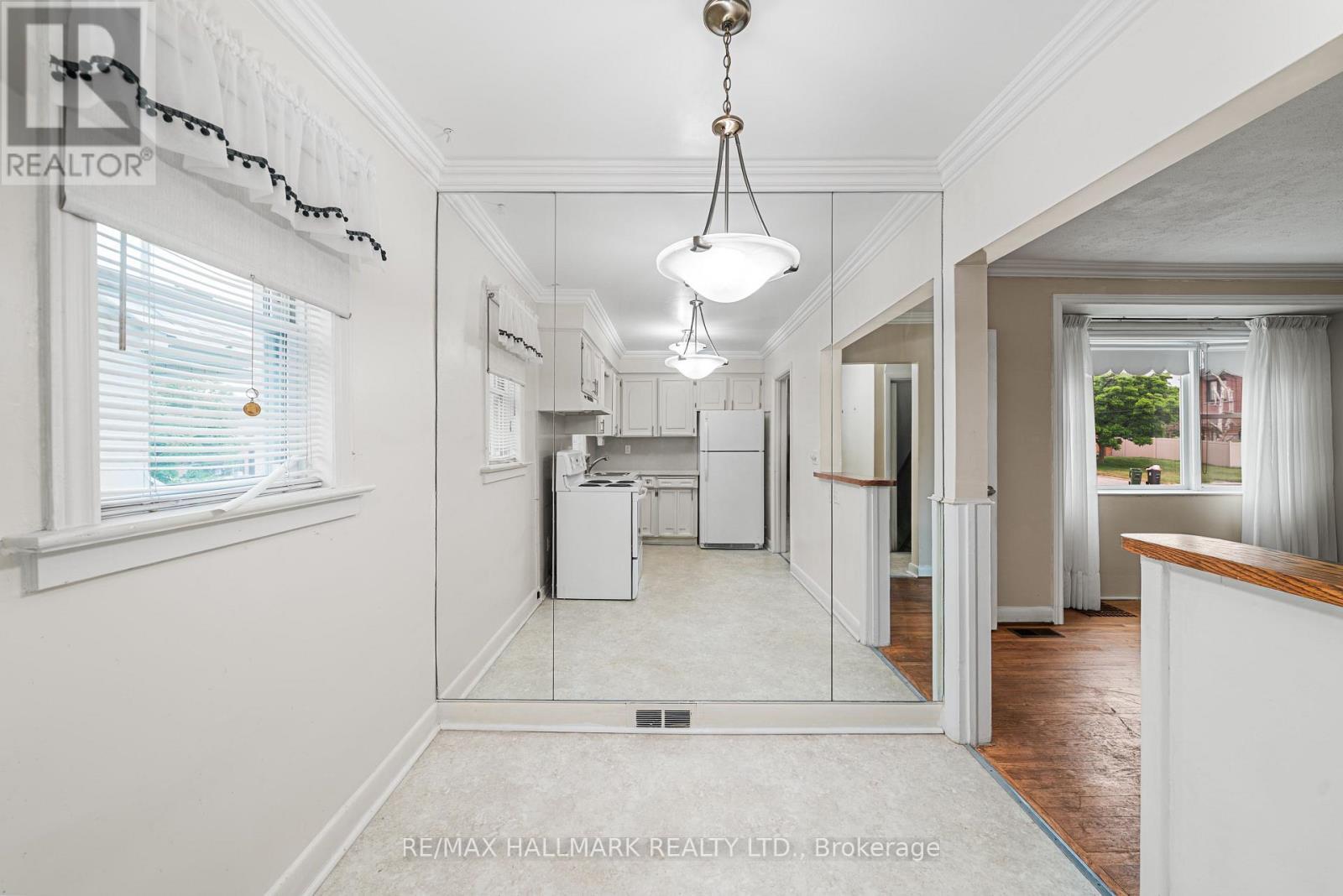 27 Sunray Crescent, Toronto, ON - Indoor Photo Showing Other Room