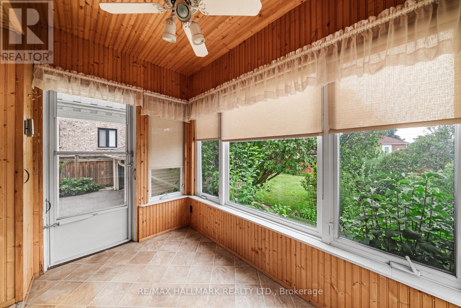 27 Sunray Crescent, Toronto, ON - Indoor Photo Showing Other Room