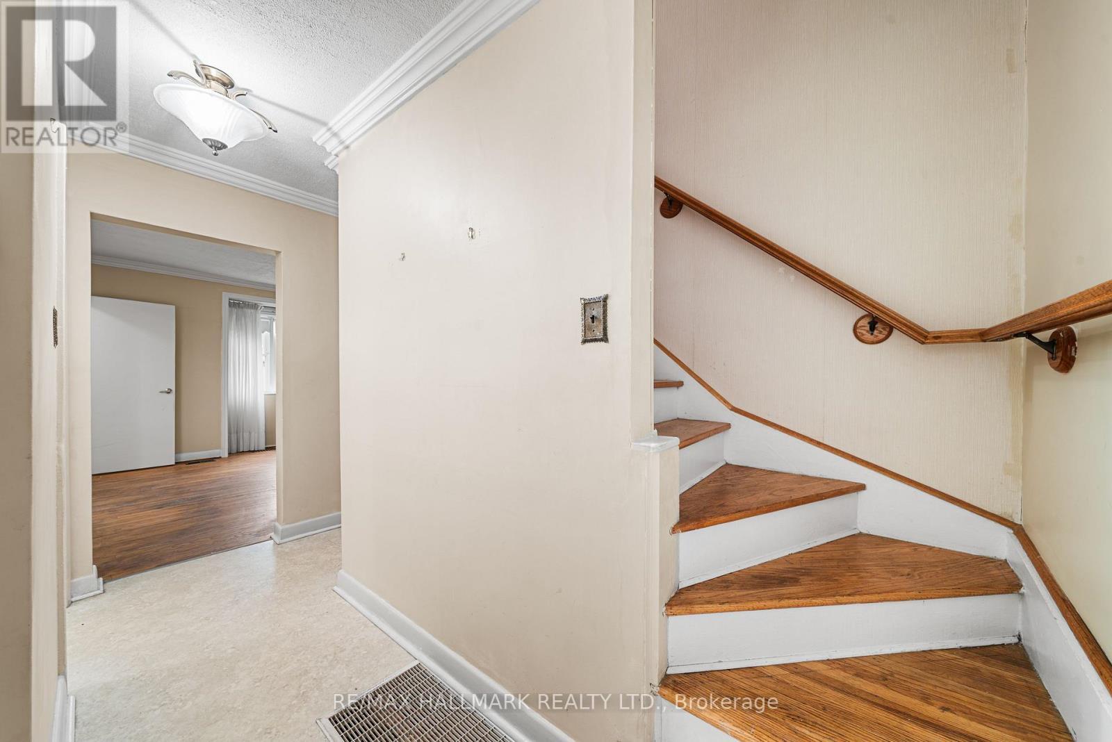 27 Sunray Crescent, Toronto, ON - Indoor Photo Showing Other Room