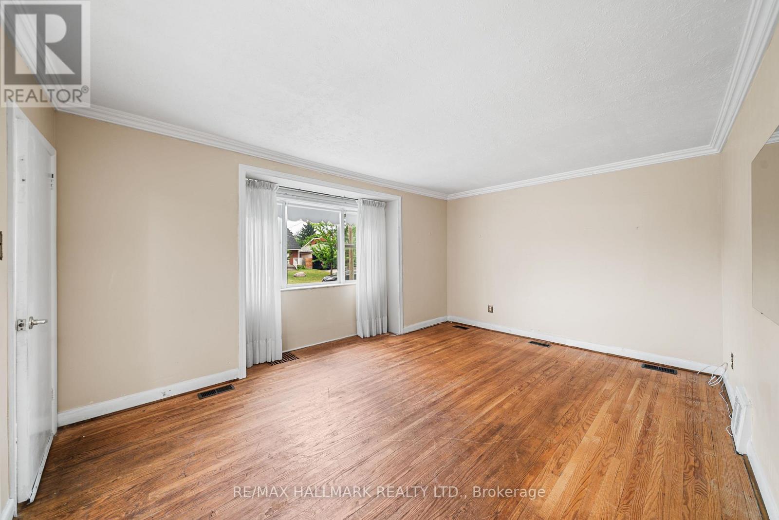 27 Sunray Crescent, Toronto, ON - Indoor Photo Showing Other Room