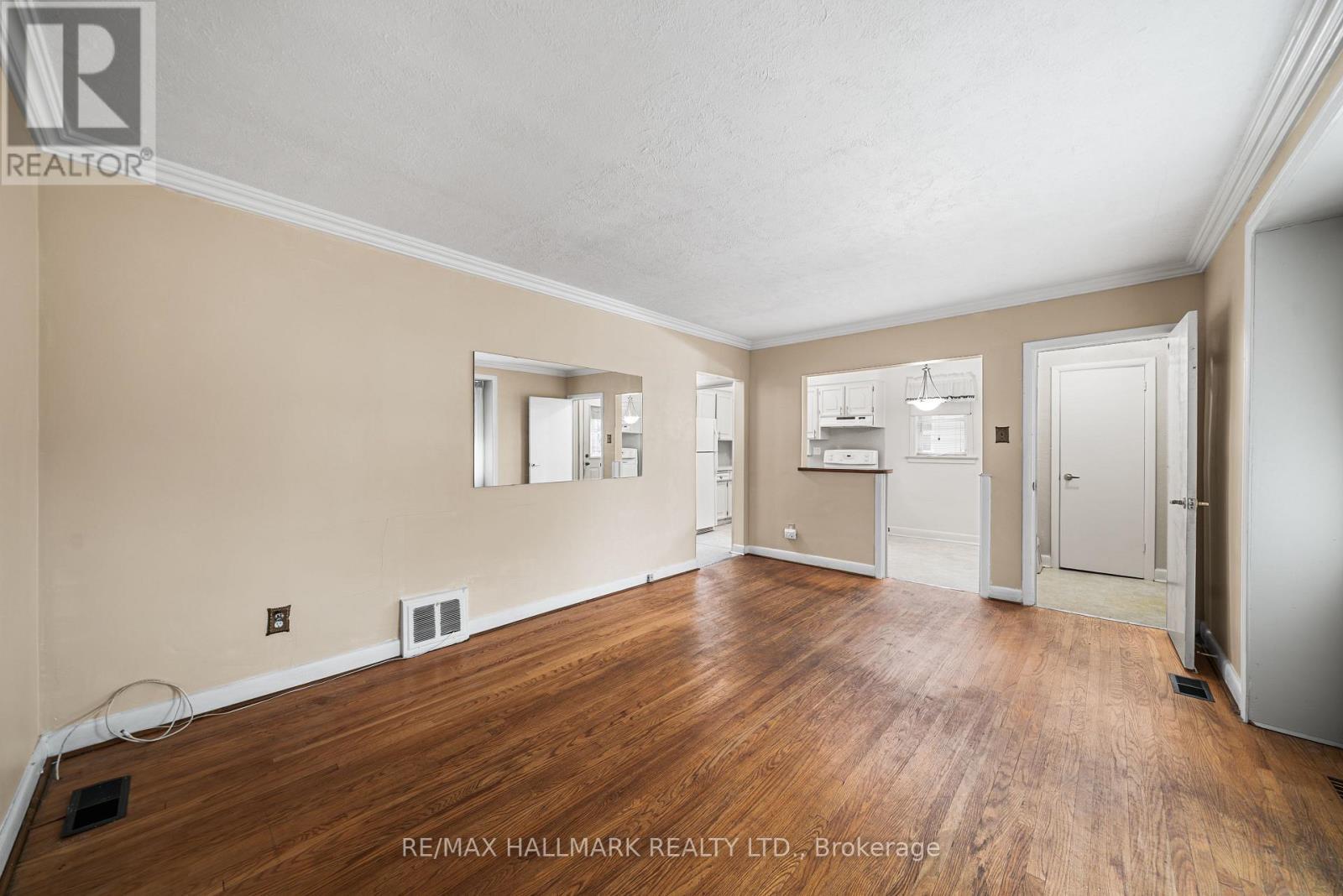 27 Sunray Crescent, Toronto, ON - Indoor Photo Showing Other Room