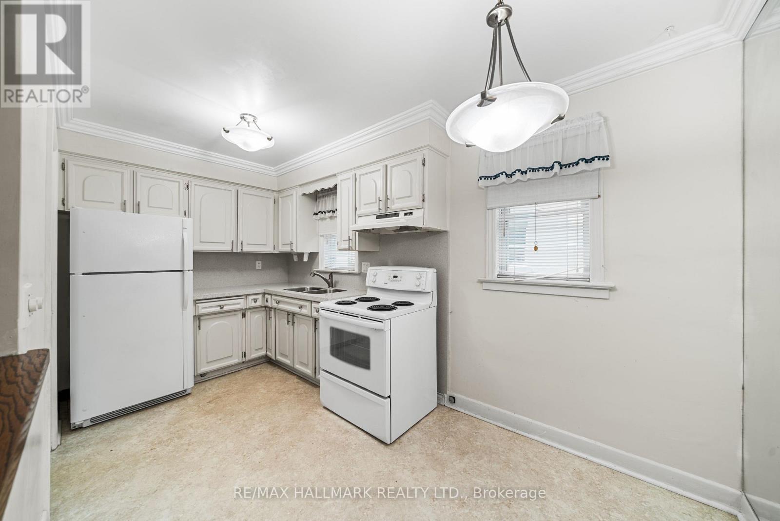27 Sunray Crescent, Toronto, ON - Indoor Photo Showing Kitchen With Double Sink