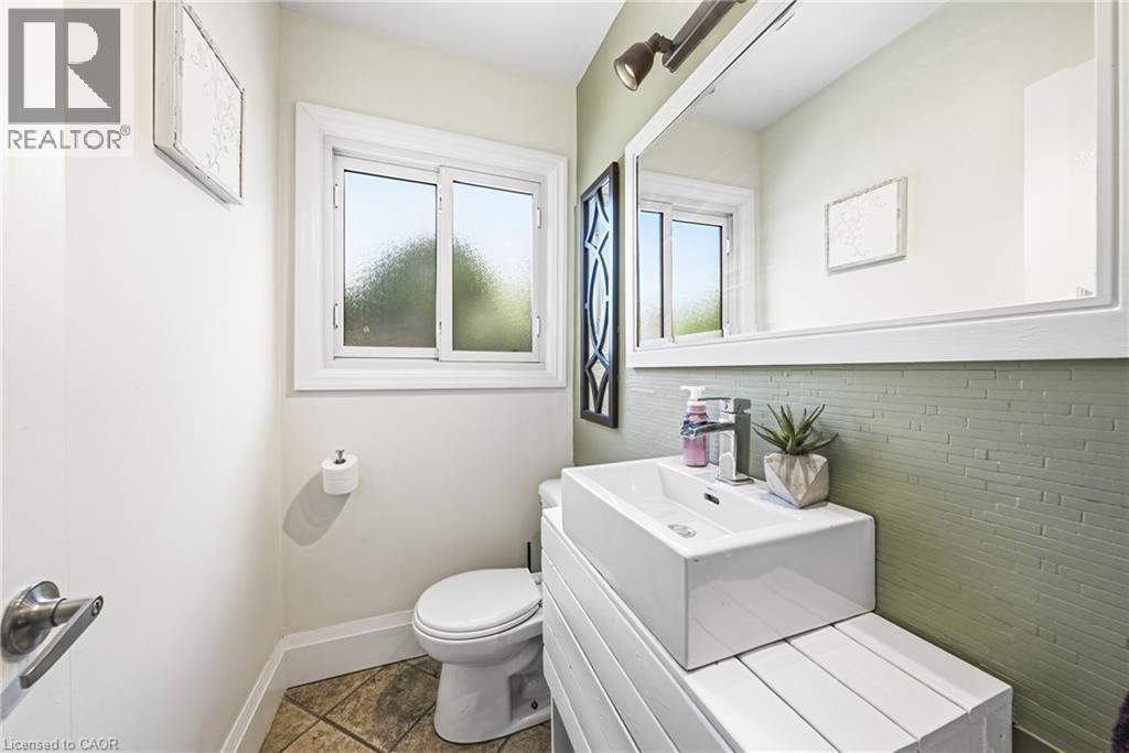 364 Fennell Avenue W, Hamilton, ON - Indoor Photo Showing Bathroom