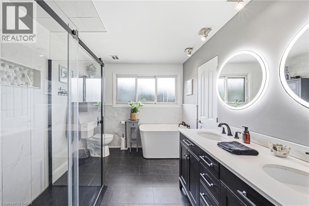 364 Fennell Avenue W, Hamilton, ON - Indoor Photo Showing Bathroom