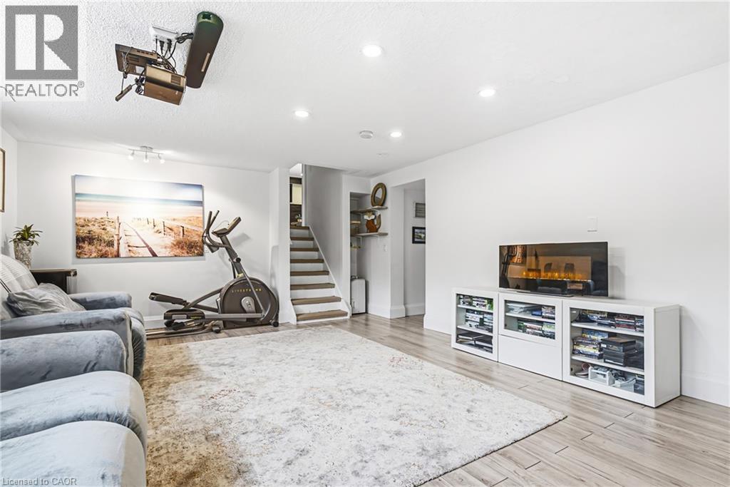 364 Fennell Avenue W, Hamilton, ON - Indoor