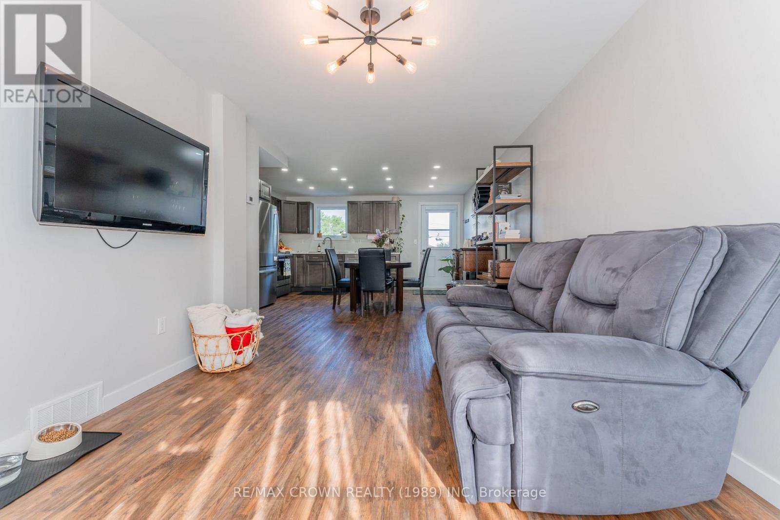 47 Devonshire Street, Kapuskasing, ON - Indoor Photo Showing Living Room